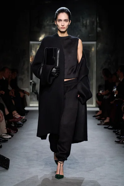 Look 9